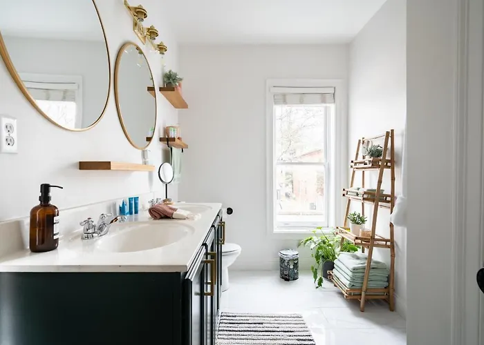 Jungle House Luxury Homes - Downtown Short North - Steps To Convention Center & Nationwide Arena - Sleeps Up To 10 - Free Parking - Over 5,800 Five Stars Holiday home