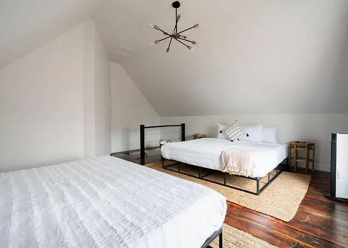 Jungle House Luxury Homes - Downtown Short North - Steps To Convention Center & Nationwide Arena - Sleeps Up To 10 - Free Parking - Over 5,800 Five Stars Holiday home *