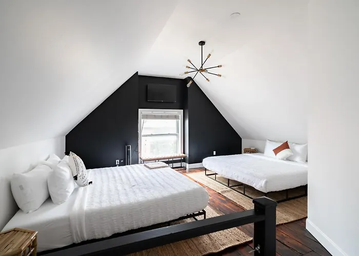 Jungle House Luxury Homes - Downtown Short North - Steps To Convention Center & Nationwide Arena - Sleeps Up To 10 - Free Parking - Over 5,800 Five Stars * Columbus