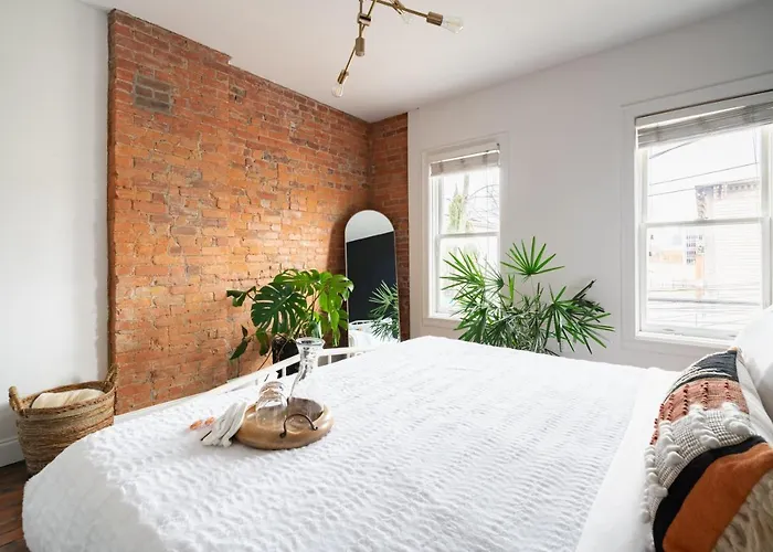 Jungle House Luxury Homes - Downtown Short North - Steps To Convention Center & Nationwide Arena - Sleeps Up To 10 - Free Parking - Over 5,800 Five Stars * Columbus