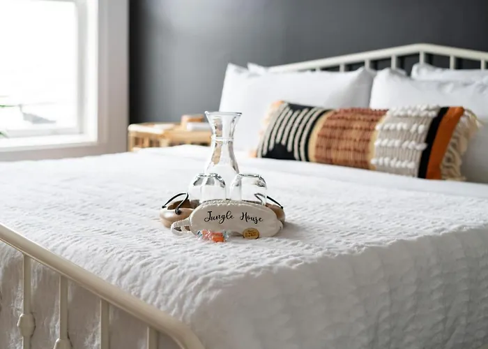 Holiday home Jungle House Luxury Homes - Downtown Short North - Steps To Convention Center & Nationwide Arena - Sleeps Up To 10 - Free Parking - Over 5,800 Five Stars *