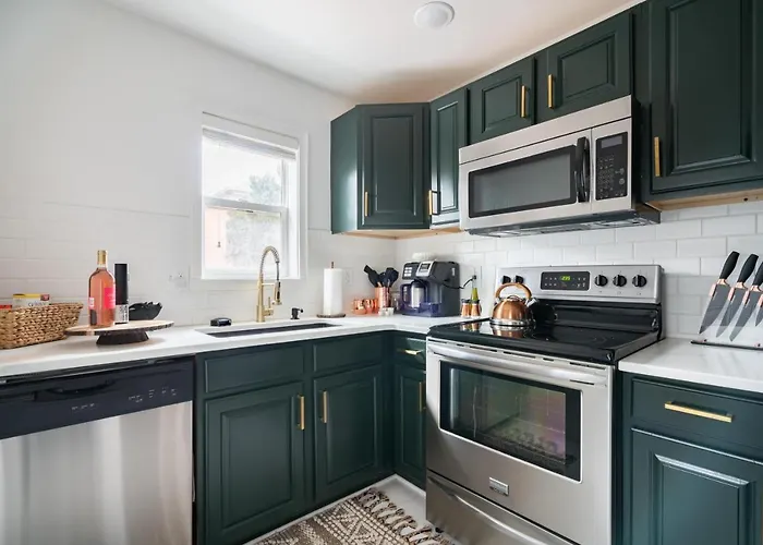 Jungle House Luxury Homes - Downtown Short North - Steps To Convention Center & Nationwide Arena - Sleeps Up To 10 - Free Parking - Over 5,800 Five Stars Holiday home Columbus