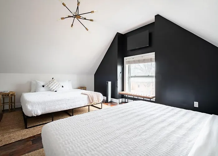 Jungle House Luxury Homes - Downtown Short North - Steps To Convention Center & Nationwide Arena - Sleeps Up To 10 - Free Parking - Over 5,800 Five Stars * Columbus