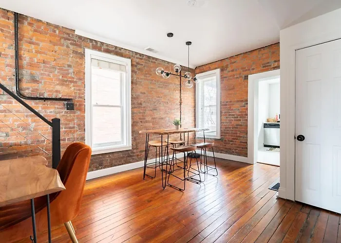Jungle House Luxury Homes - Downtown Short North - Steps To Convention Center & Nationwide Arena - Sleeps Up To 10 - Free Parking - Over 5,800 Five Stars Holiday home Columbus