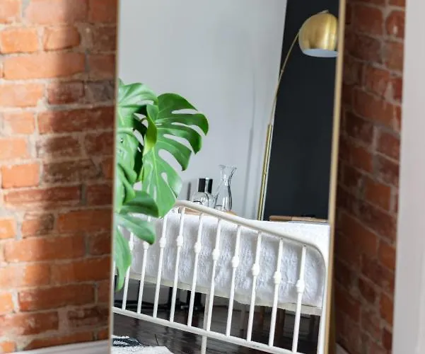 Jungle House Luxury Homes - Downtown Short North - Steps To Convention Center & Nationwide Arena - Sleeps Up To 10 - Free Parking - Over 5,800 Five Stars Holiday home