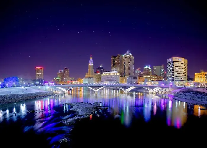 Jungle House Luxury Homes - Downtown Short North - Steps To Convention Center & Nationwide Arena - Sleeps Up To 10 - Free Parking - Over 5,800 Five Stars Holiday home Columbus