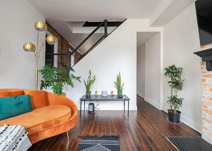 Jungle House Luxury Homes - Downtown Short North - Steps To Convention Center & Nationwide Arena - Sleeps Up To 10 - Free Parking - Over 5,800 Five Stars Holiday home *