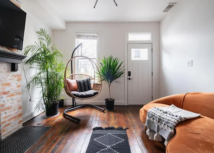 Jungle House Luxury Homes - Downtown Short North - Steps To Convention Center & Nationwide Arena - Sleeps Up To 10 - Free Parking - Over 5,800 Five Stars *